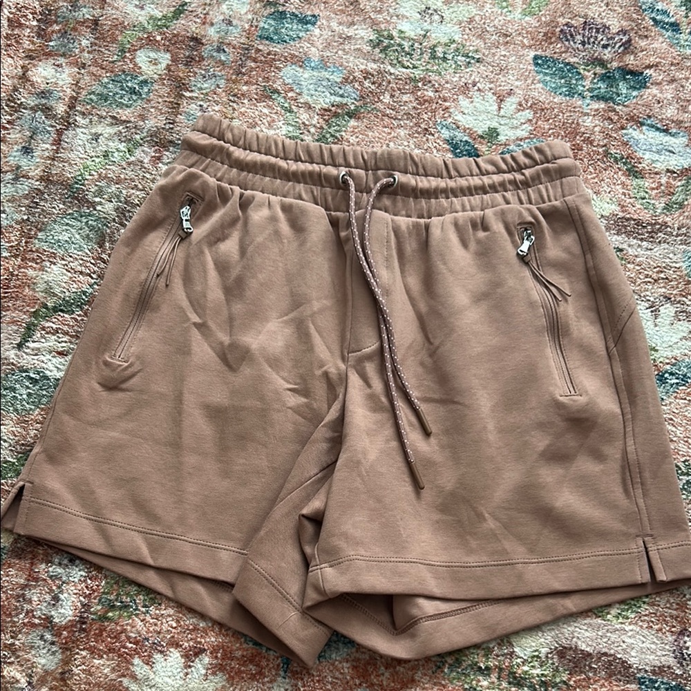 Old Navy Dynamic Fleece Shorts, Clay, xs